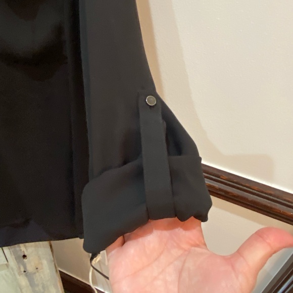 Women’s Black Blouse Kenneth Cole reaction button front fold up sleeve M - Picture 3 of 7